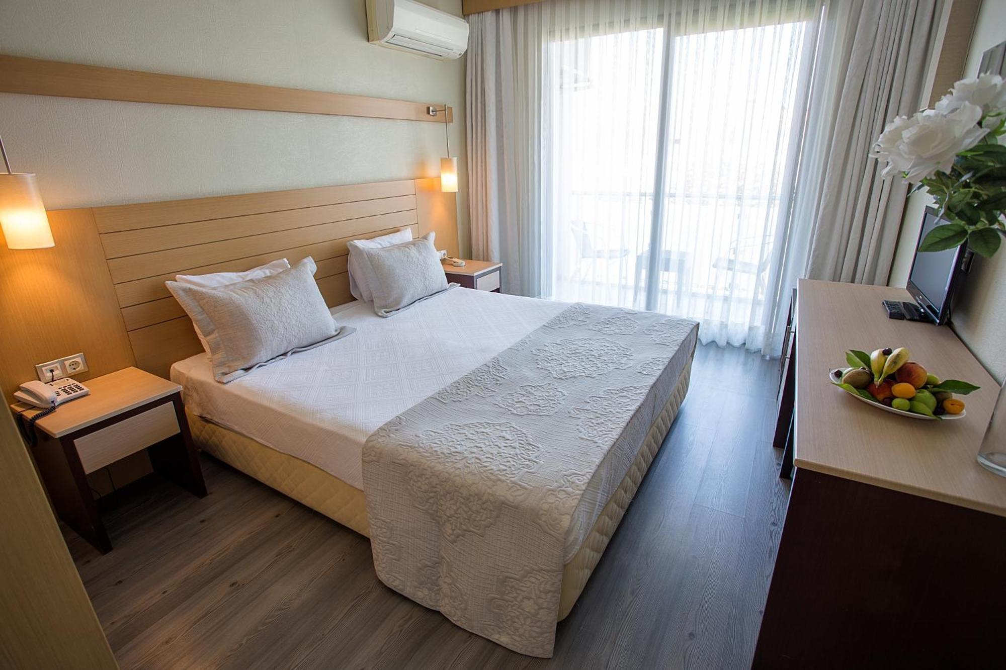Cilek Marina Otel Çeşme Exterior foto